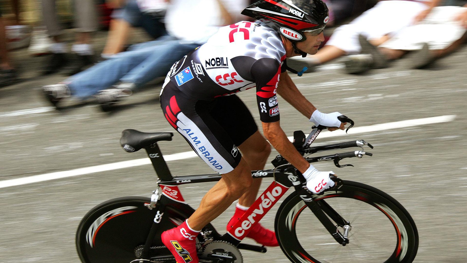 「2025 NBA全明星周末震撼落幕,新星闪耀经典对决 科技元素颠覆观赛体验」